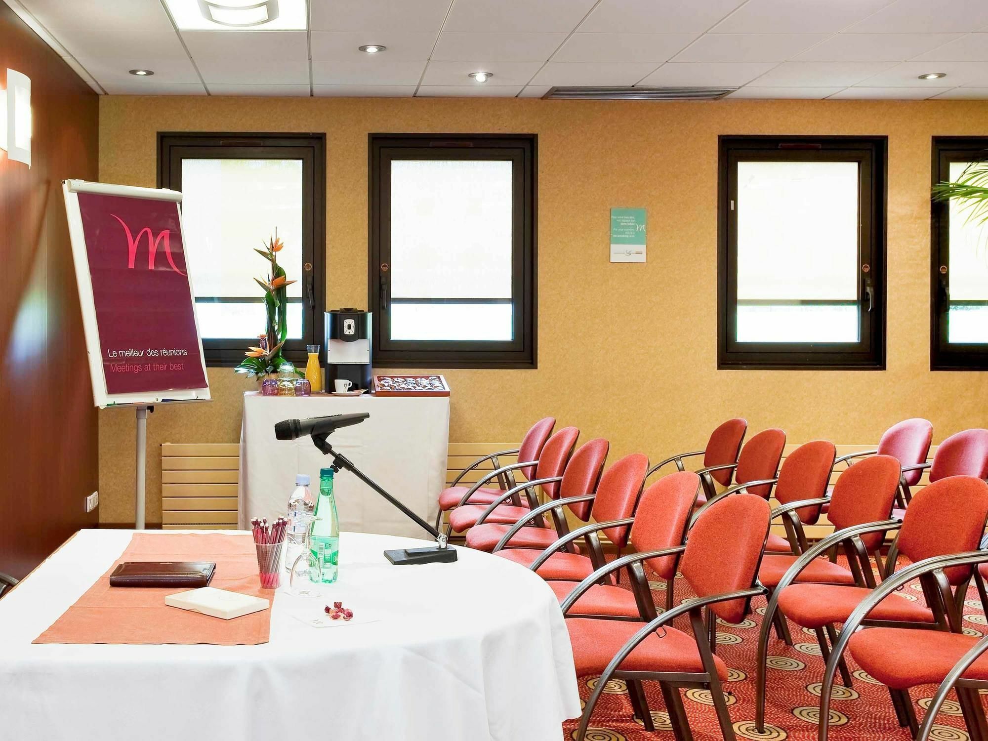 Mercure Pau Palais Des Sports Kültér fotó