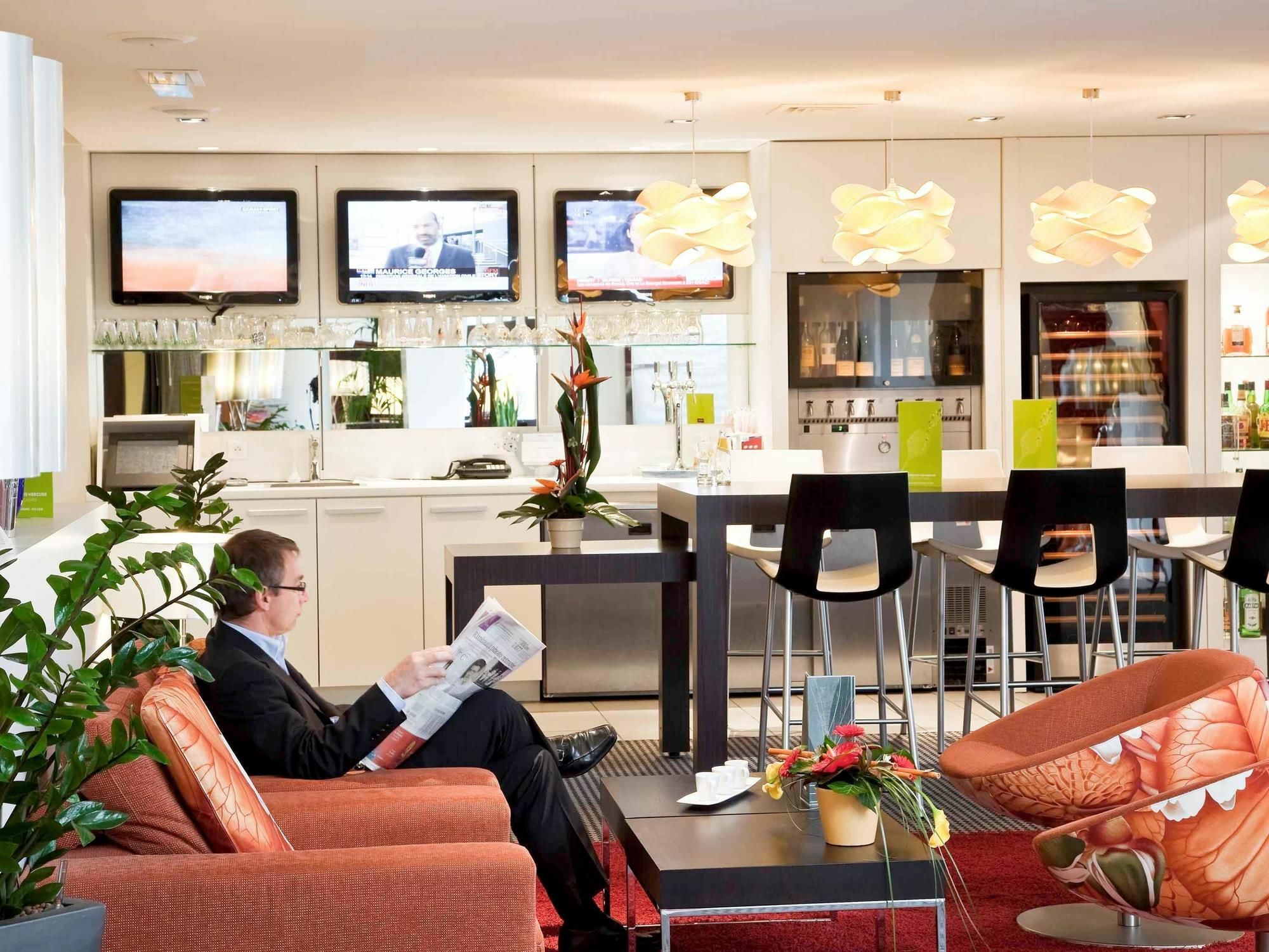 Mercure Pau Palais Des Sports Kültér fotó