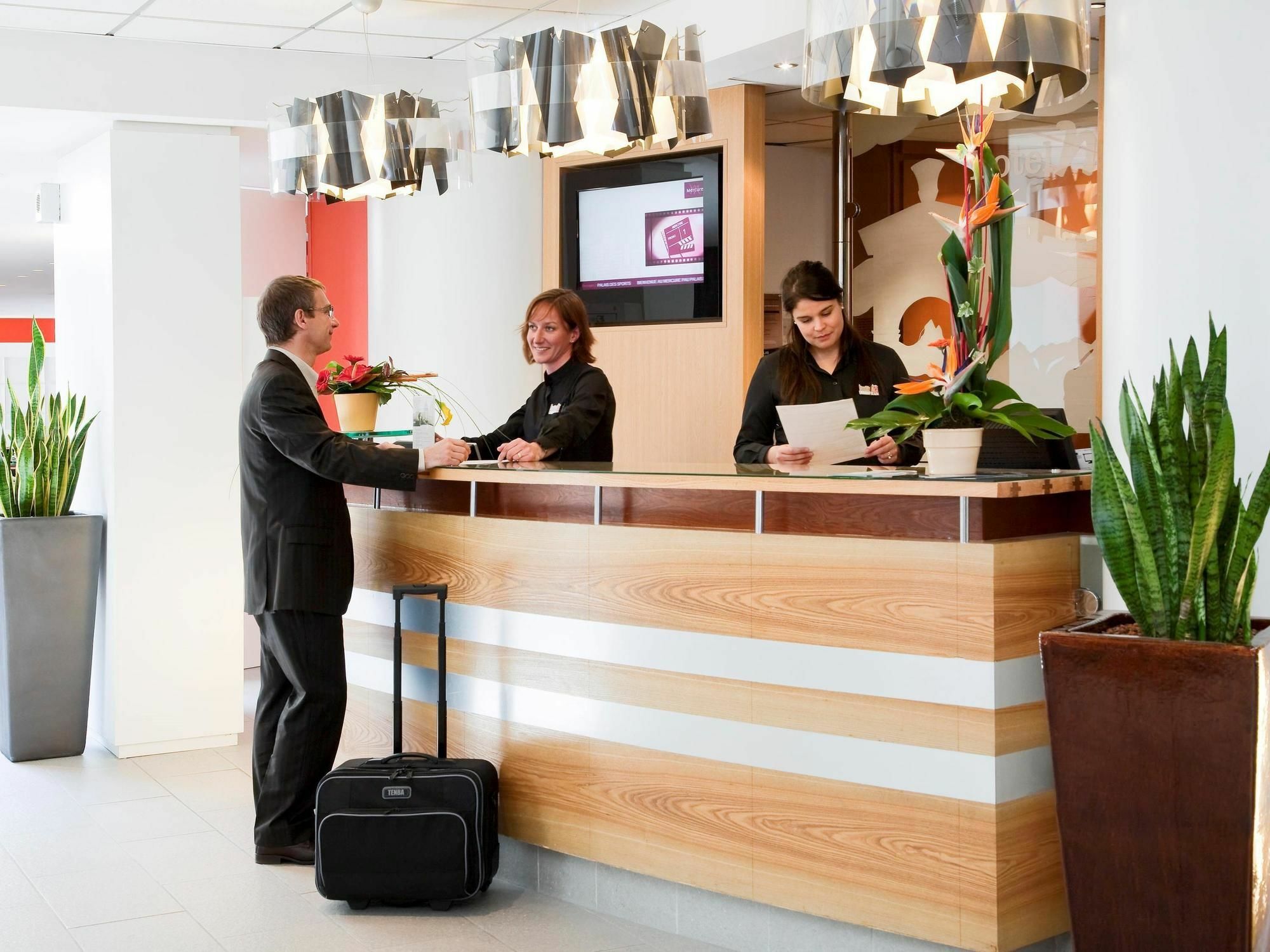 Mercure Pau Palais Des Sports Kültér fotó