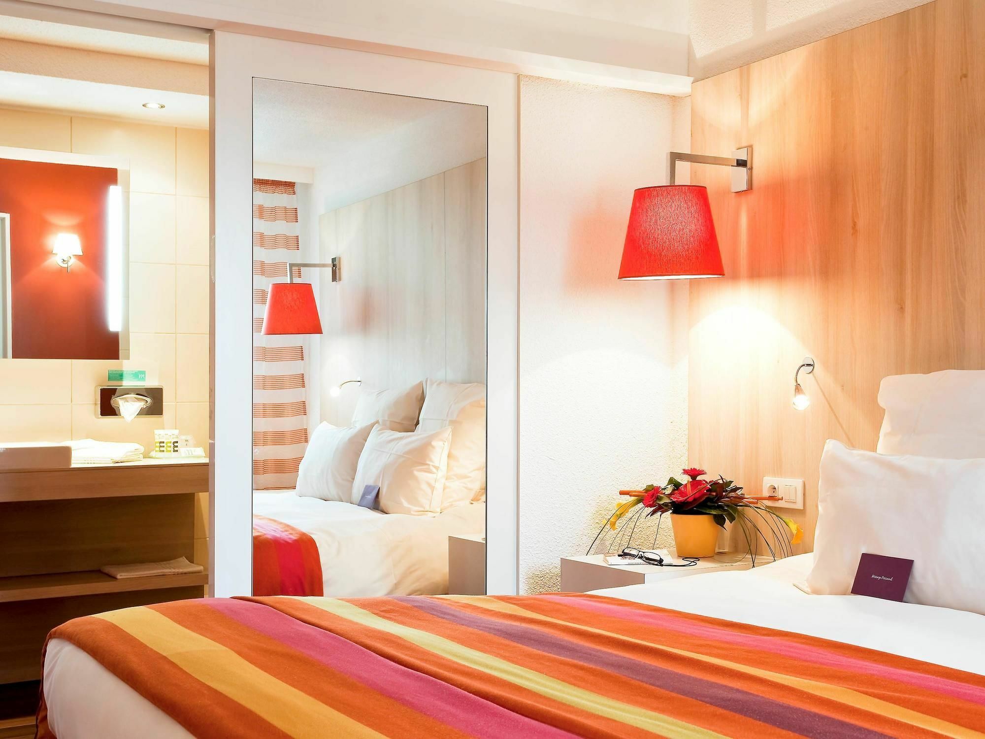 Mercure Pau Palais Des Sports Kültér fotó