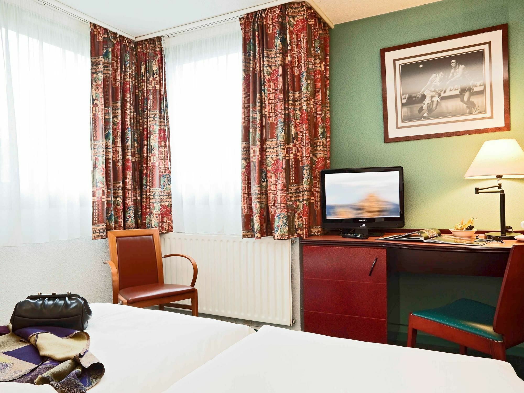 Mercure Pau Palais Des Sports Kültér fotó