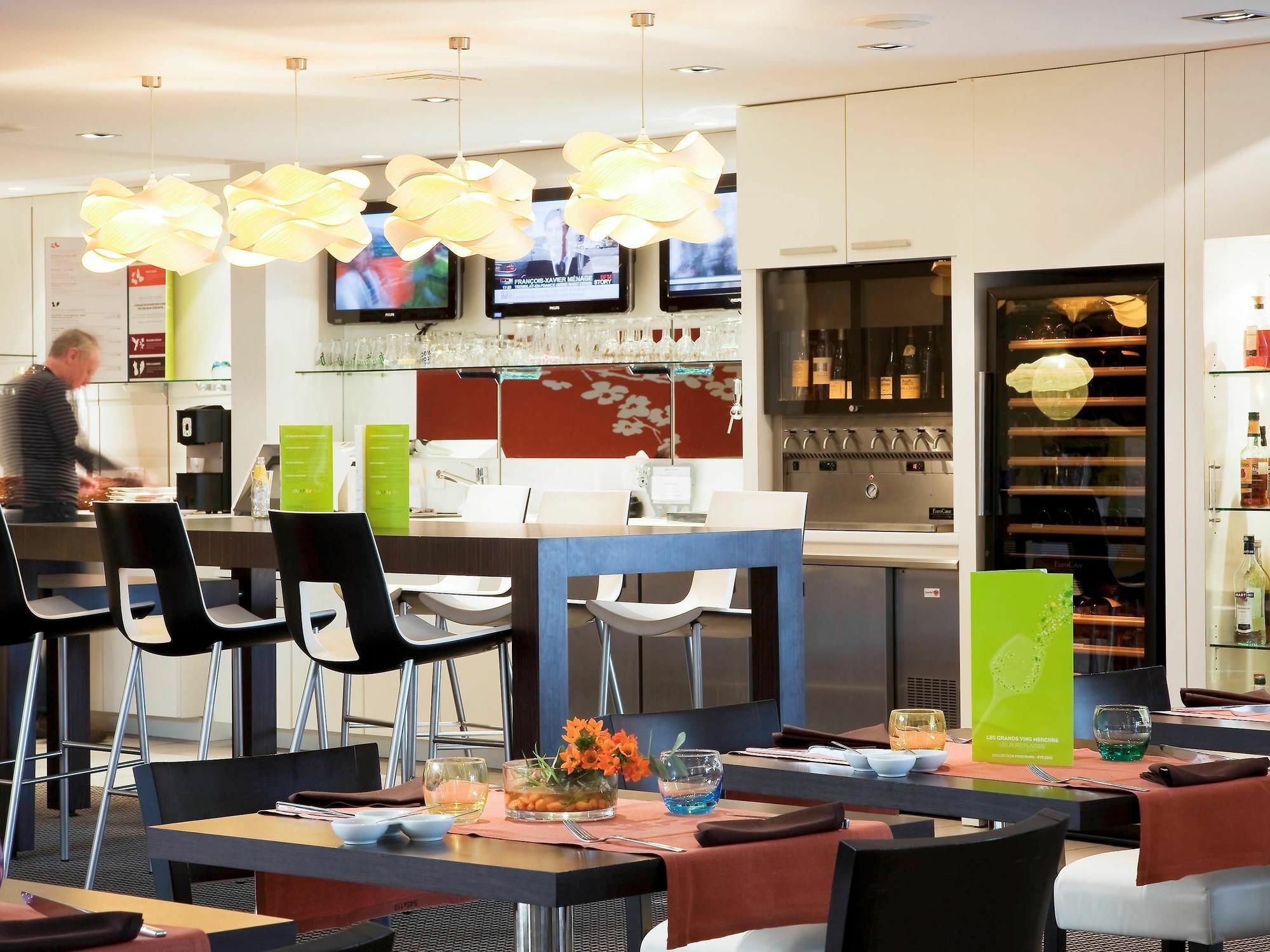 Mercure Pau Palais Des Sports Kültér fotó